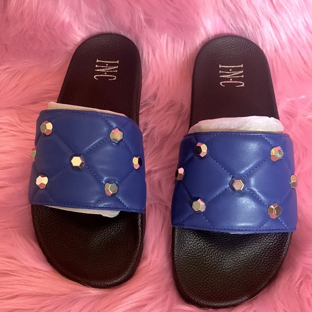 Rockstud Slides - Picture 4 of 7
